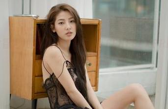 当G.su(全智秀)的原图遇上写真，LEEHEEEXPRESS带你玩转“不正经”的时刻！