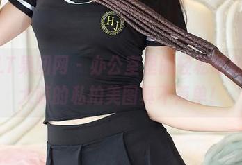 GIRLT果团网 – 办公室里的轻松时刻，周大萌的私拍美图真不简单！