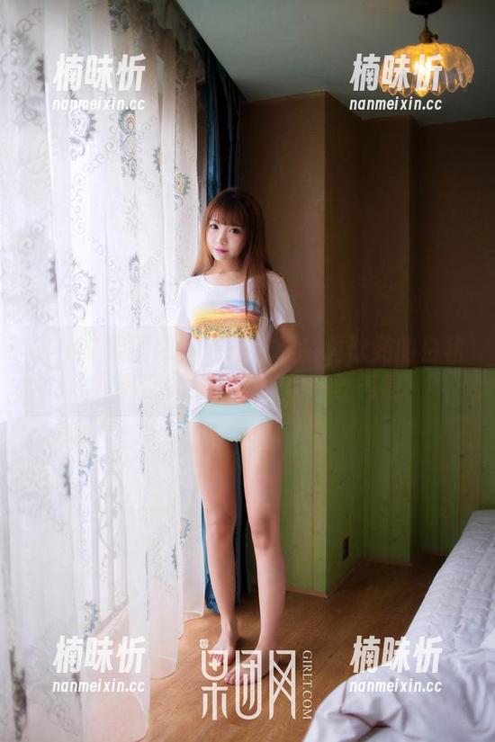 GIRLT果团网-黄歆苑 GIRLT果团网 - 检查这张!黄歆苑的白裙写真图集里透出的每一丝气息