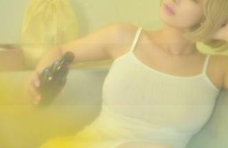 Hyoyeon(김효연)又来了，镂空带来的视觉冲击，别忘了下载哦！
