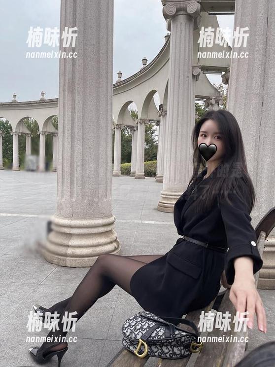 July芝岚 微密圈 - July芝岚JK合集,意外的是下载按键点下去时手微微颤抖了……