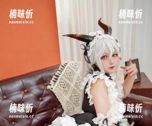 KANEKO_咔喵 KANEKO_咔喵校园原图合集里,有个别角度看上去居然还真挺撩,哈哈,要不我也试试?