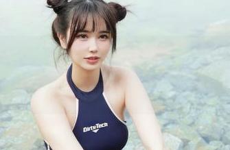 在线注意！Tina很妖孽呀连体衣，画风和气氛不太一样呢。