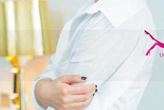 UGirls尤果网 – 从没想过校服写真的姿势可以这么撩，霓梓心在原图里暗藏着心思