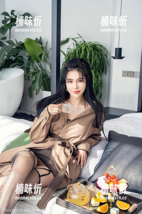 XINGYAN星颜社 - Emily尹菲的夏日最强肌肉线条，最新原图让你不停追逐！