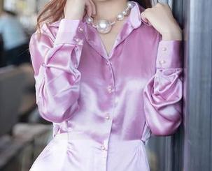 Xiuren秀人网 – 不要仅仅吃瓜，Carol周妍希的旗袍让图库的下载量飞速上涨！快点击，涨姿势！