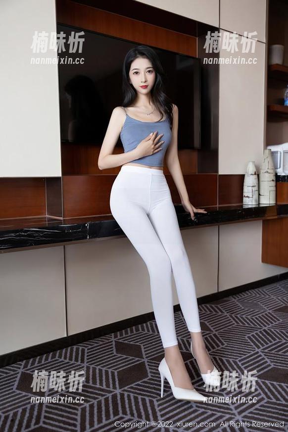 Xiuren秀人网 - 裤里丝之间的小薯条nienie，最新美图，滑稽又好看。