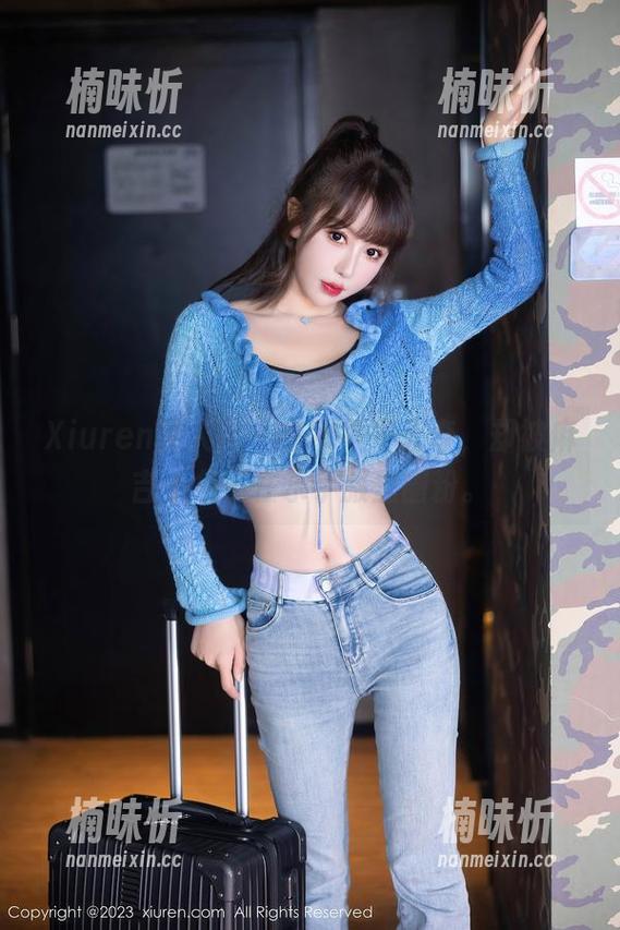 Xiuren秀人网 - 在线平平无奇，却被麻吉小兔子在水手服里圈粉。