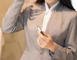 Xiuren秀人网 – 高清浴缸里的龙雪儿，头发比水还滑！