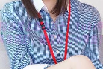 在家里的沙发上虐心万千：Yuki亭甘雨写真集精选，建议配上小零食！