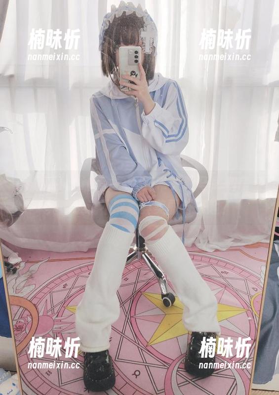 asagiriai(爱ちゃん)带来双马尾私房写真：谁说不能兼具美丽与乐趣？