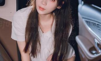当usejan蓝蓝遇上夏日，图包中的女友比手中的冰淇淋还甜！