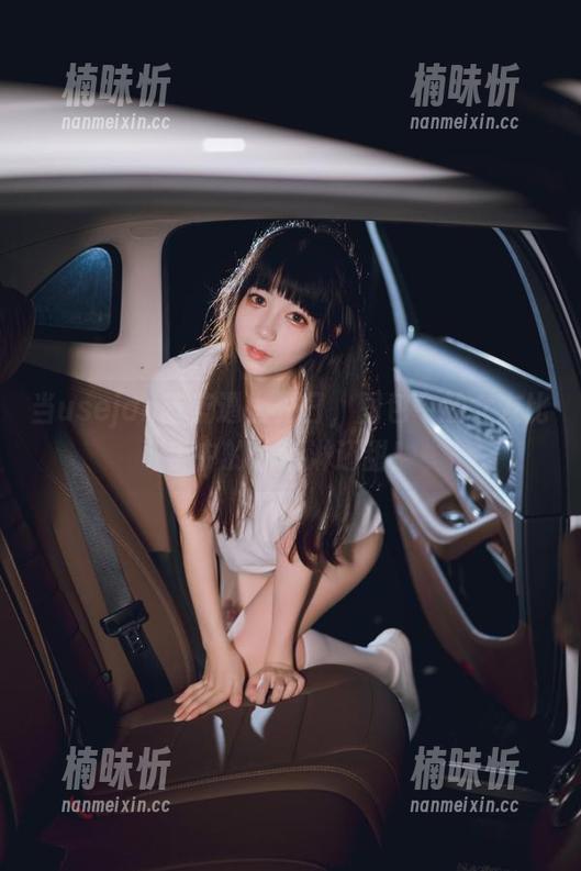 usejan蓝蓝 当usejan蓝蓝遇上夏日,图包中的女友比手中的冰淇淋还甜!