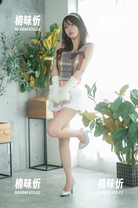 温泉中的いくみ(育美)，图库里的每一帧都有说不完的绮丽。