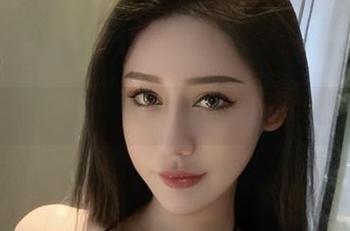 微密圈 – 不爱笑的赛琳的体操服福利，练习翻滚也能养眼！