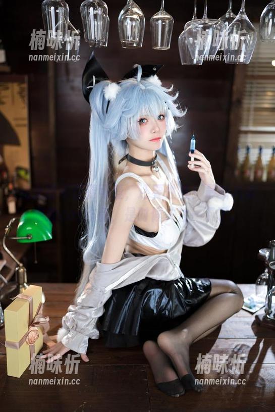 兔女郎不仅要可爱，还要性感！最新九柒喵的cos作品，是时候关注一下了。
