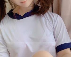 依依超级懒豹女的照片一出，我选择原地去世，这气场太强了！