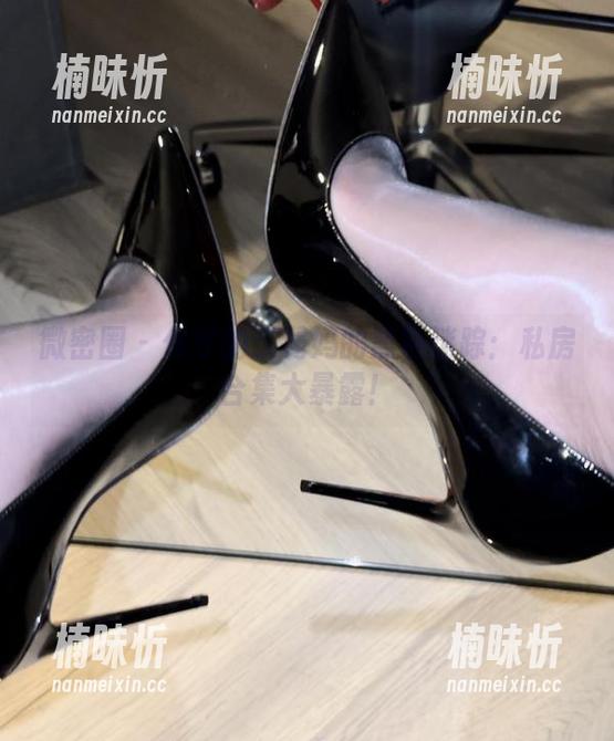 保守的二舅妈 微密圈 - 保守的二舅妈的黑色迷踪:私房合集大暴露!