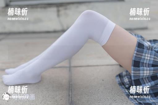 兔玩映画 兔玩映画的重要任务:让小细腿在制服裙下畅快呼吸