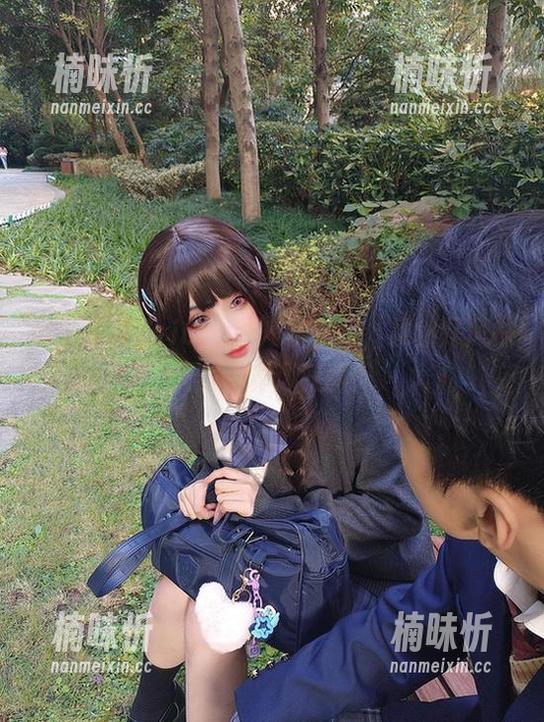 细看凉凉子rioko的短裙美图，果然是风格无敌，真心佩服！