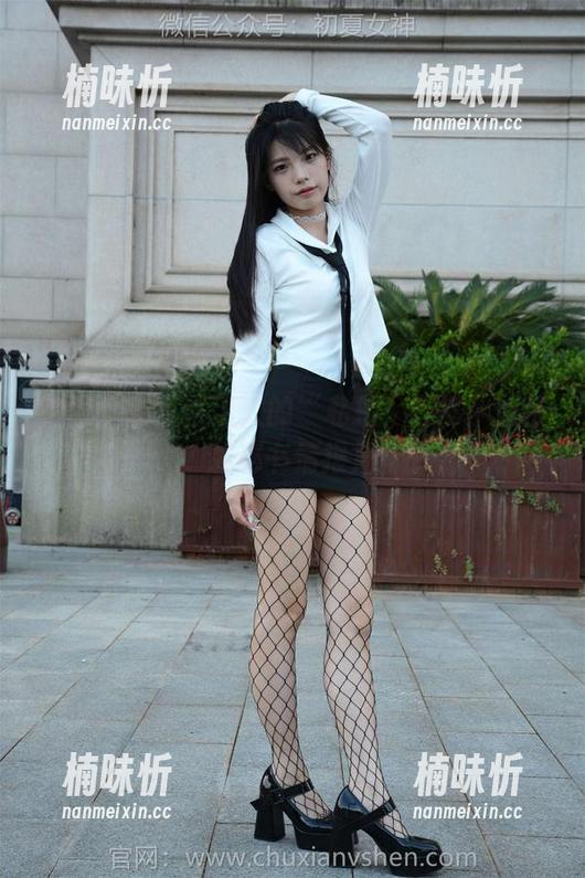 初夏女神 - 打工人的“私拍”日常：依依的秘书情报局
