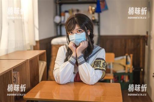 啊日日_Ganlory的小红帽与狼——原图里可能藏着的小尴尬与壁纸里的亲密