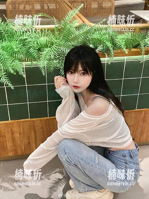 大肉丸Amiee 大肉丸Amiee的厨娘写真:当料理与优雅相遇