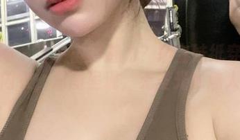 微密圈 – 母宇宙的魅力？奶宝妹纸穿上黑色内衣，原图呈现，无圣光也迷人！