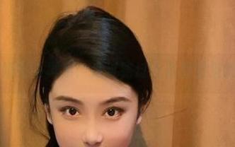 微密圈 – 奶雯写真集：走过路过千万别错过的红色诱惑