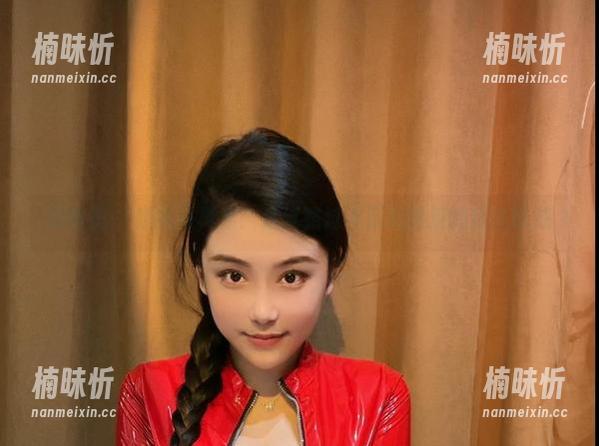 奶雯 微密圈 - 奶雯写真集:走过路过千万别错过的红色诱惑