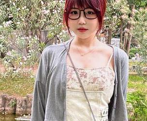 原图得到，宝儿mysterial的连衣裙让我想起了我那抽屉里的仙女裙，但从未敢穿出去！