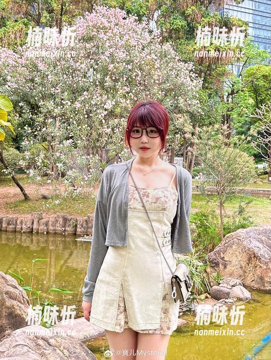 原图得到，宝儿mysterial的连衣裙让我想起了我那抽屉里的仙女裙，但从未敢穿出去！