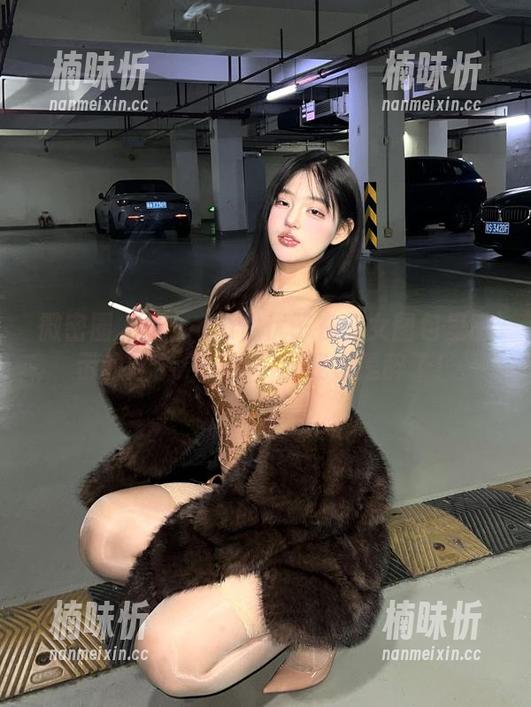 小u优优子 微密圈 - 看!小u优优子在修女图包里暗示的这个“忏悔”,我也是醉了!