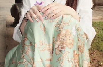 小众视觉 – 敏儿最新的“少女”风，竟然有种莫名的魔力。