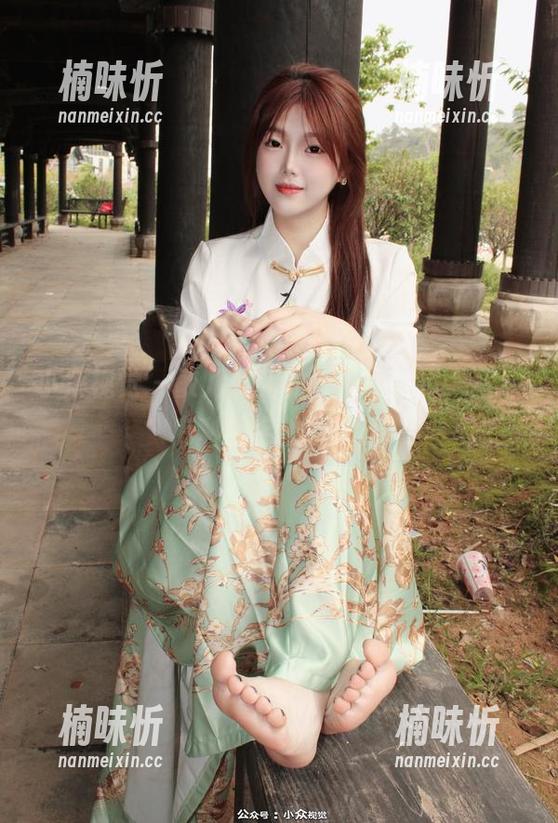 小众视觉 - 敏儿最新的“少女”风，竟然有种莫名的魔力。
