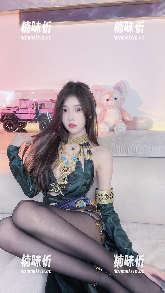 欲望的分享！来看小小奶瓶儿职业装的原图，极简之美，你懂的！