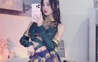 这一波黑丝cos，恐怕小小奶瓶儿要红了！