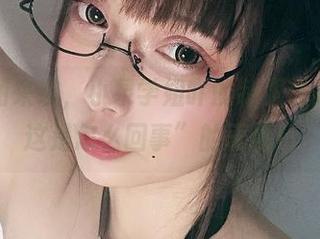 精选美图来袭，小泉学姐吖的制服让我一脸“这是怎么回事”的表情！