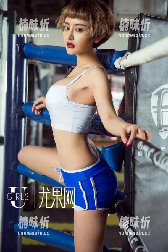 尤果网 - 喂，谭晓彤的定制JK好像在对我说话，图片也太会撩了吧？到底是怎么做到的？