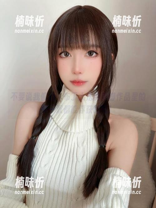 不要说我偏心，布丁大法的美脚作品里的每一双都能俘获眼球！