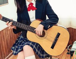 当年年Nnian居家变功夫，最新图包看她如何行云流水