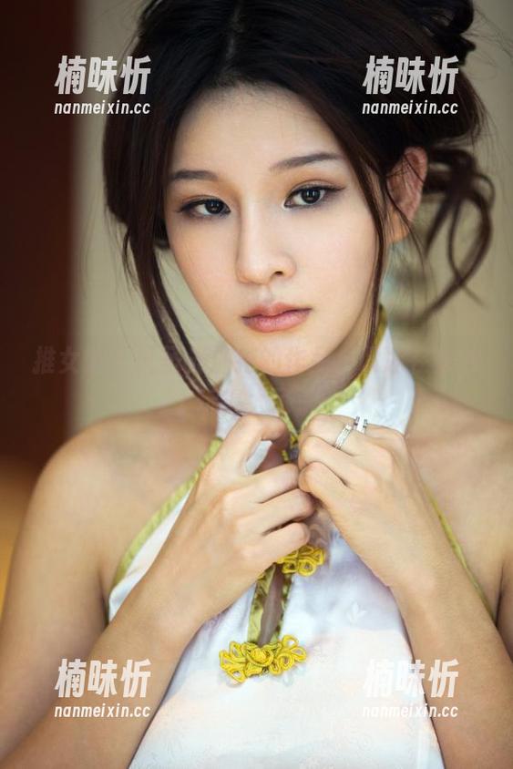 推女郎-谭冰 推女郎 - 无圣光加持的作品,谭冰在天台上玩得太飞了。