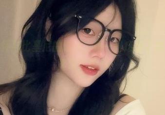 圣诞情怀与比基尼的碰撞，是一只废喵了的定制写真让人捧心