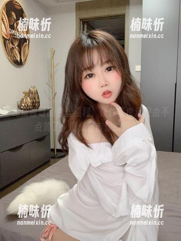 是依酱呀的白丝福利，让你再也没理由不点赞了！图集直击你的屏幕！