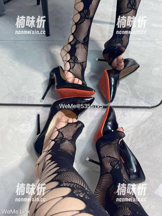 微密圈 - 这就是桃沢樱呀的红色皮衣全套，真心觉得群里可能能火一把。