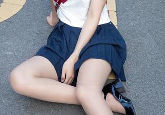 梦丝女神 – 随便翻翻香萱的妹妹写真，好像被迷住了，等会儿来继续看！