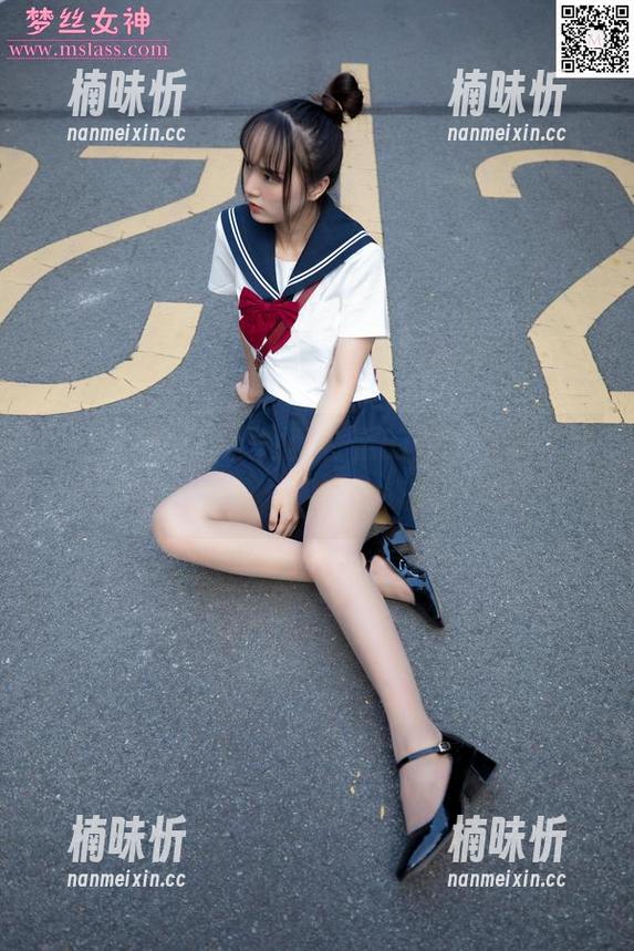 梦丝女神-香萱 梦丝女神 - 随便翻翻香萱的妹妹写真,好像被迷住了,等会儿来继续看!