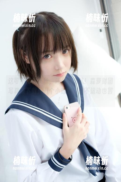 这可不仅是黑丝，还是运动风！森萝财团写真集下载：八个小时的刷剧不运动也罢！