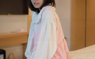 模范学院 – K8傲娇萌萌Vivian的私拍——那双裸足真让人想多了！