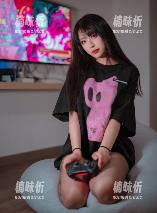 海克斯科技小蛋糕 在海克斯科技小蛋糕的美图里,碧蓝档案的莉音好像藏了个小宇宙